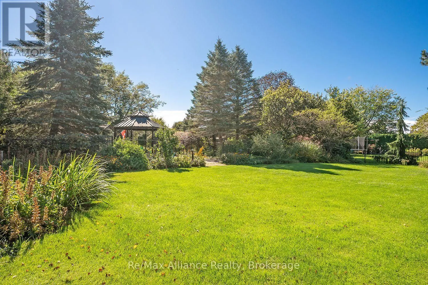 31 MEANDER CLOSE