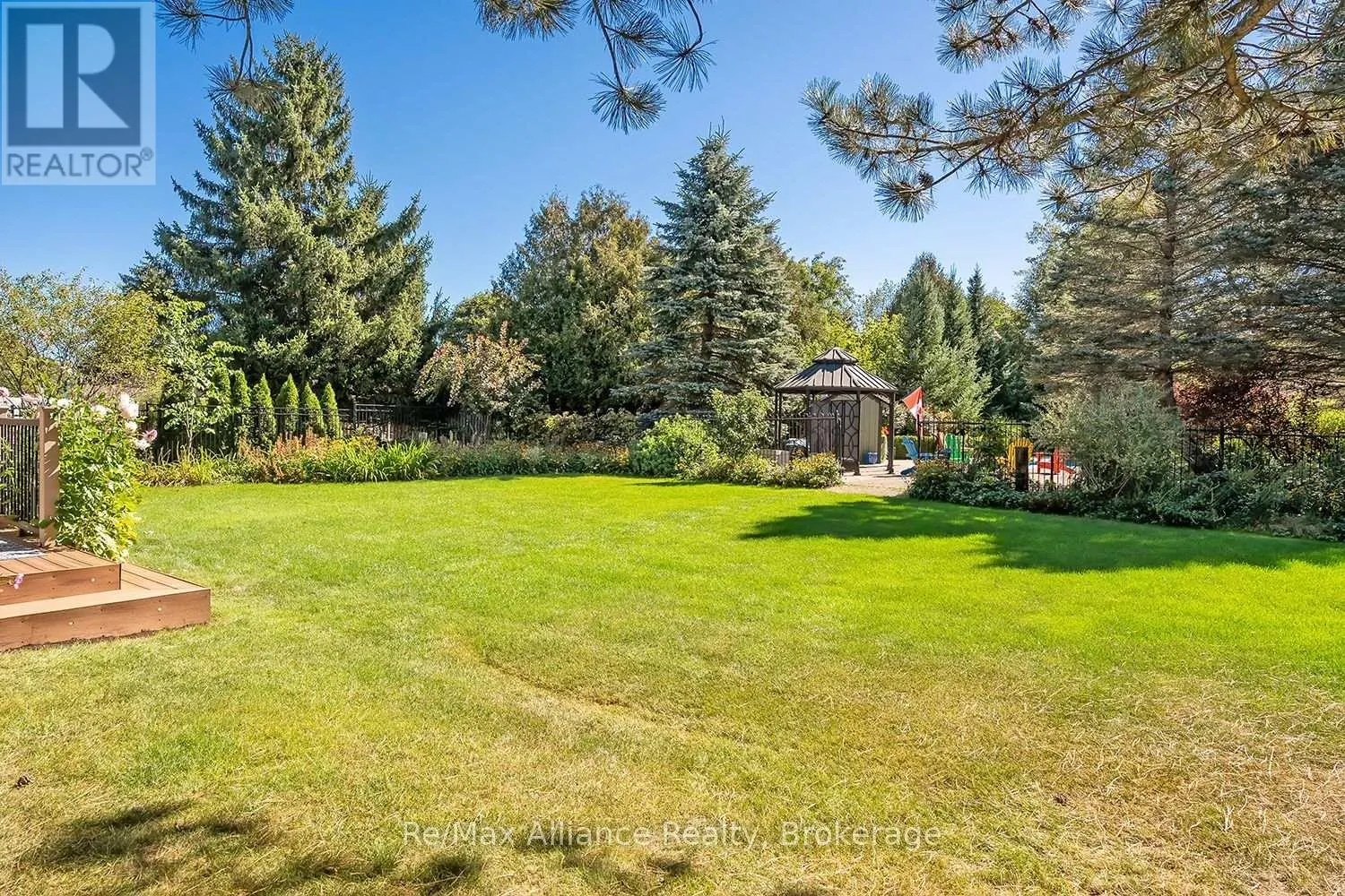 31 MEANDER CLOSE