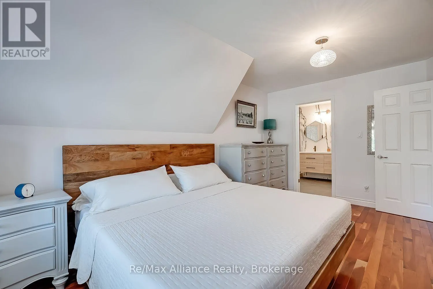 31 MEANDER CLOSE