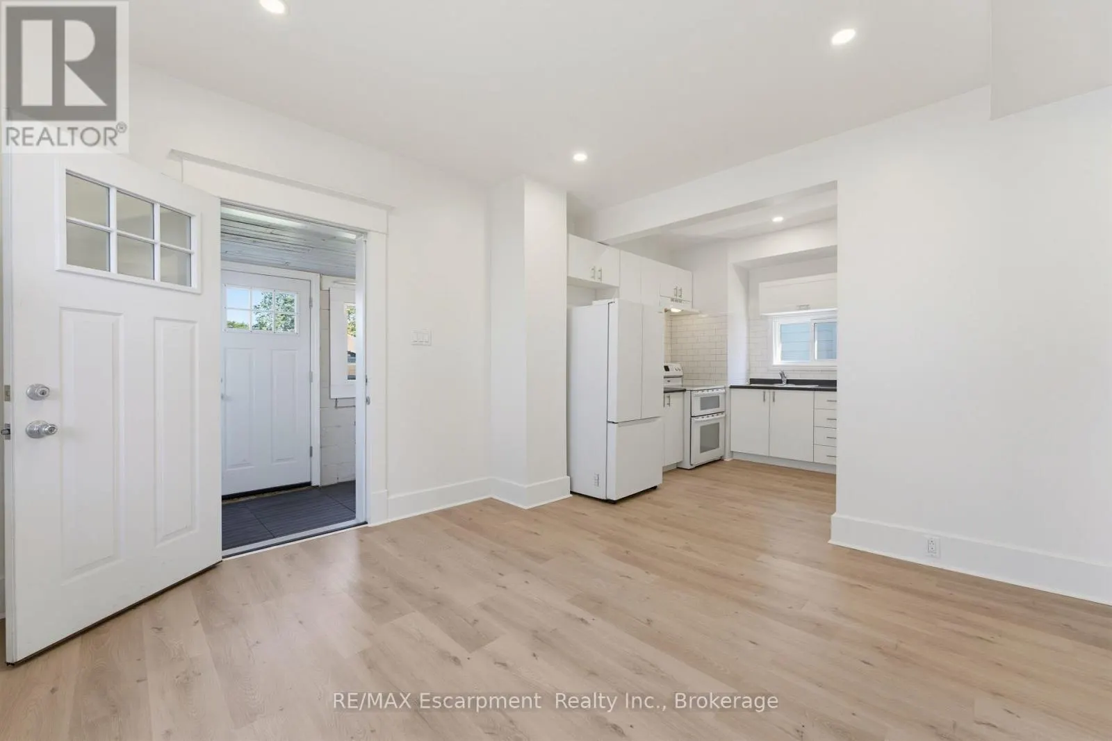 #1 - 11 CHARLES STREET ##1