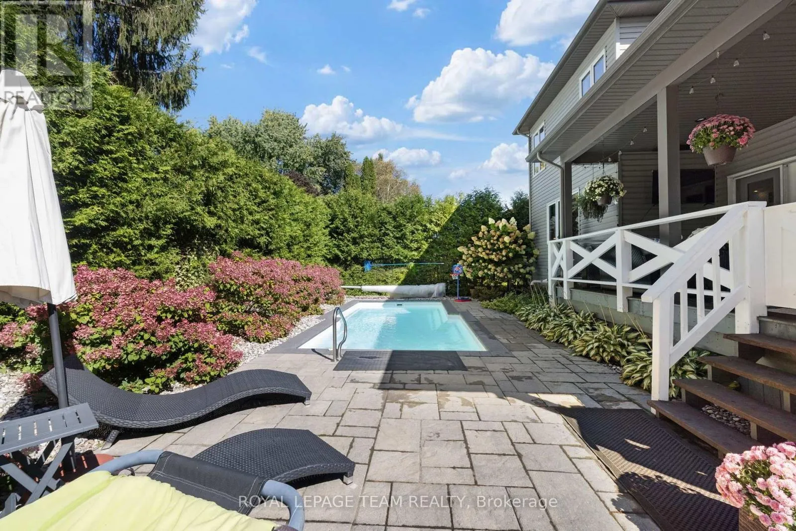 60 DE LA RIVE DRIVE
