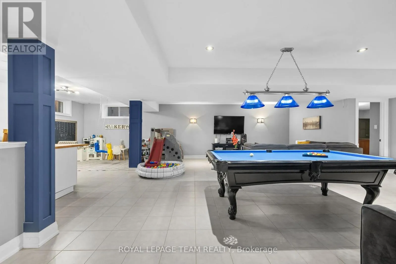 60 DE LA RIVE DRIVE