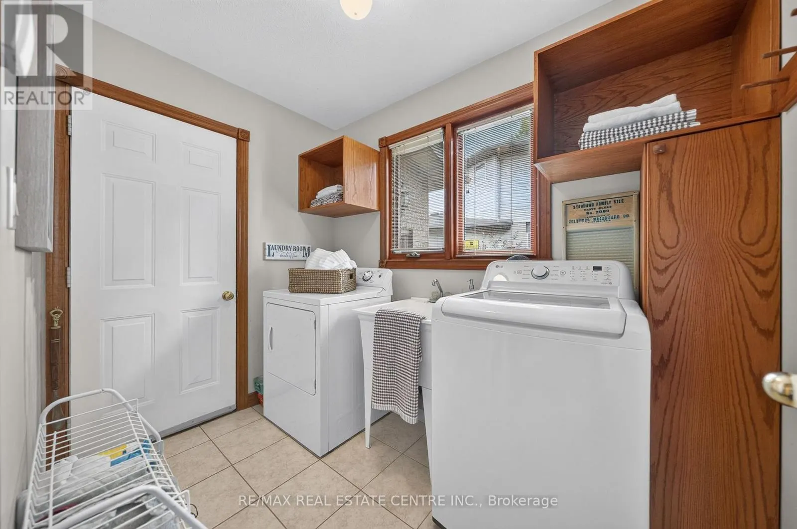 52 ARCHWOOD CRESCENT