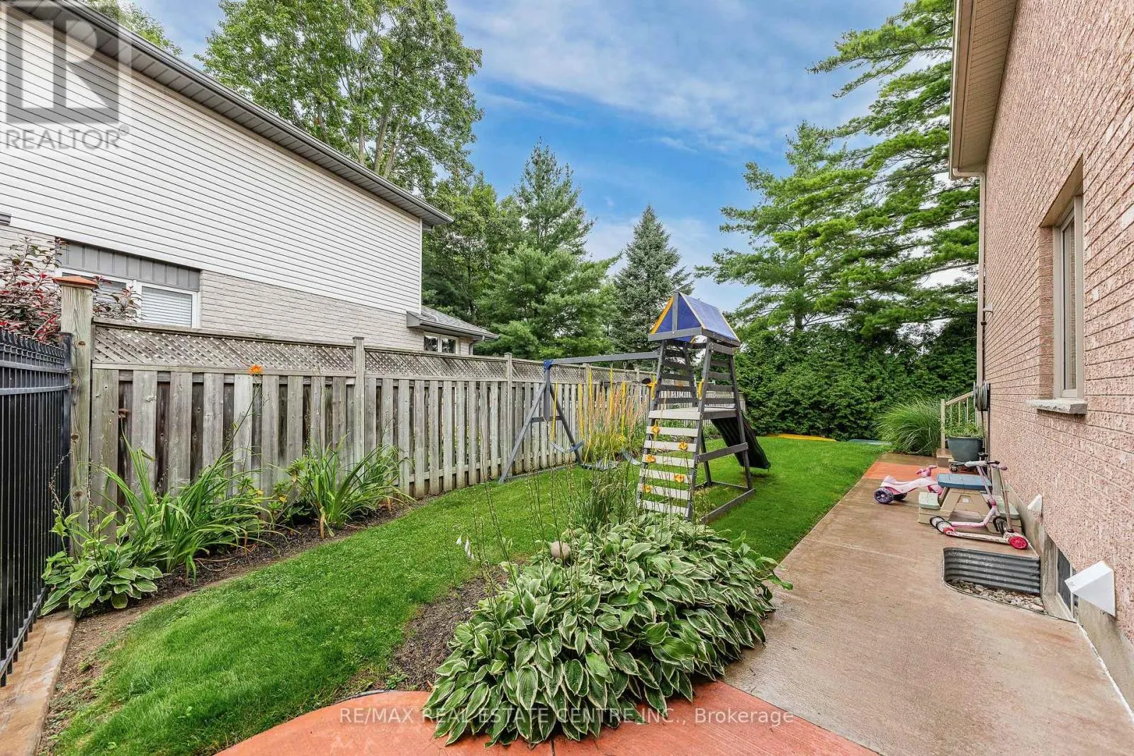 52 ARCHWOOD CRESCENT