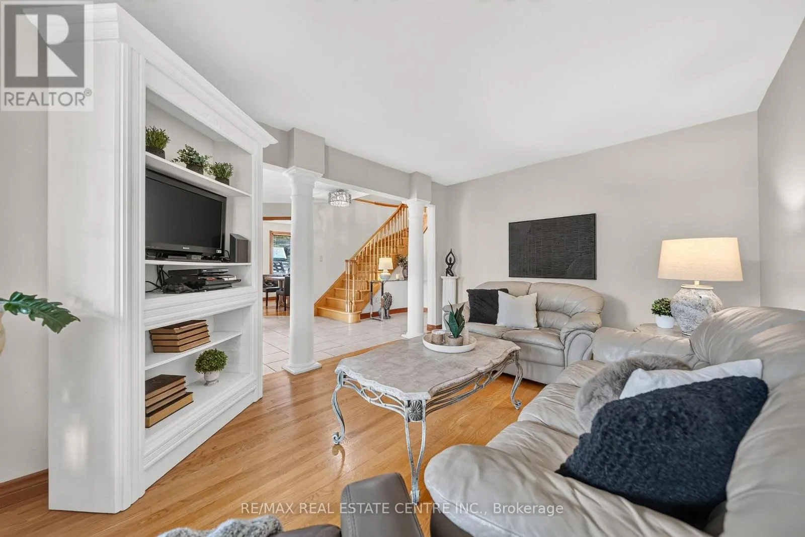 52 ARCHWOOD CRESCENT