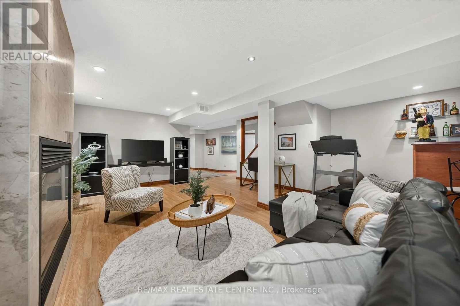 52 ARCHWOOD CRESCENT