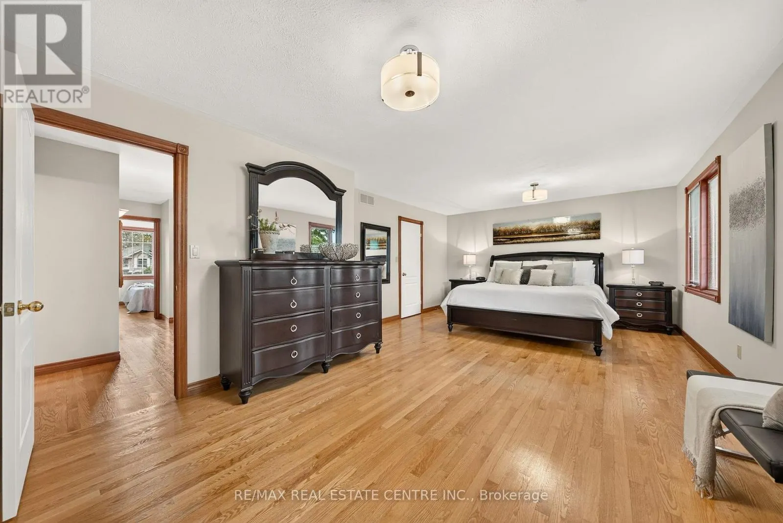 52 ARCHWOOD CRESCENT