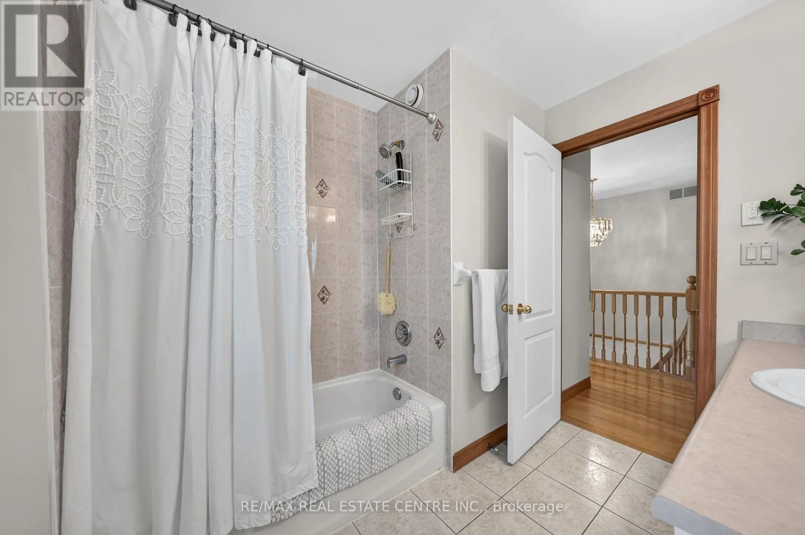 52 ARCHWOOD CRESCENT