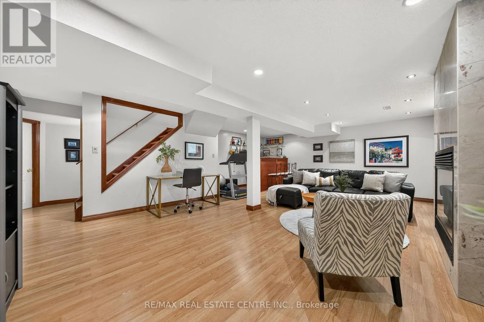 52 ARCHWOOD CRESCENT