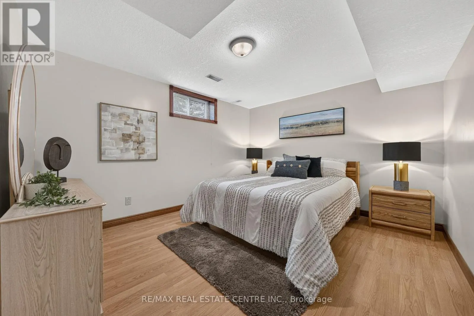 52 ARCHWOOD CRESCENT