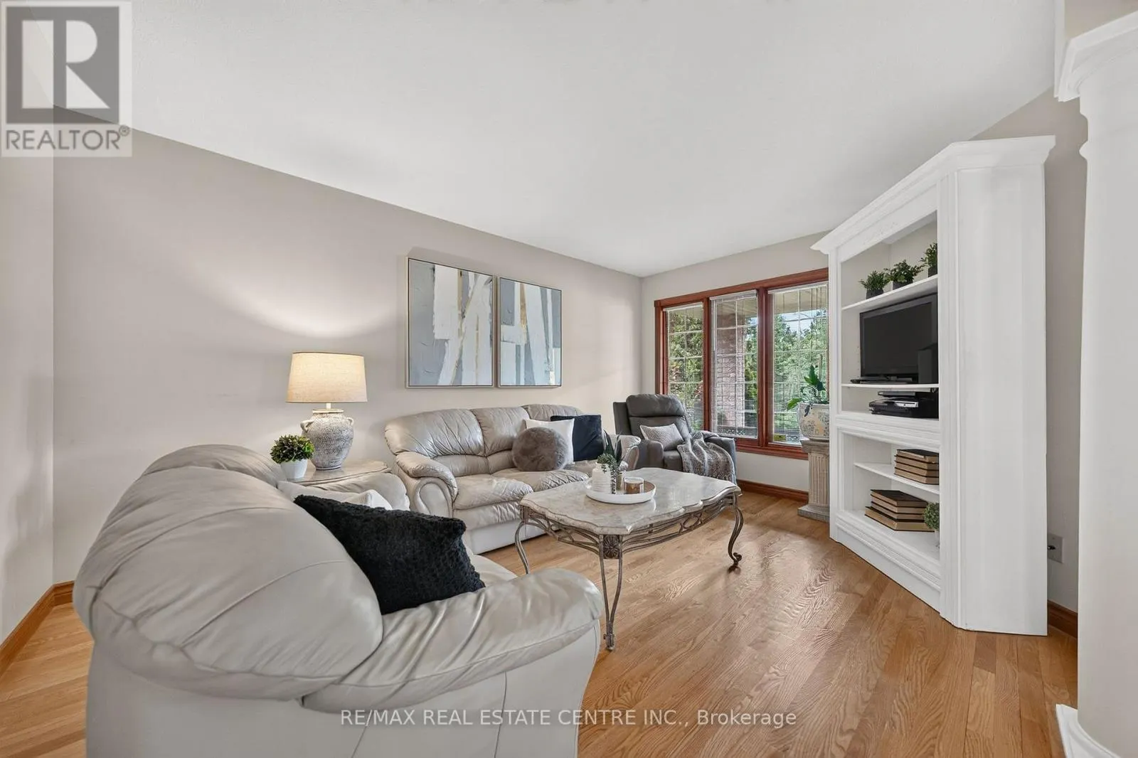 52 ARCHWOOD CRESCENT
