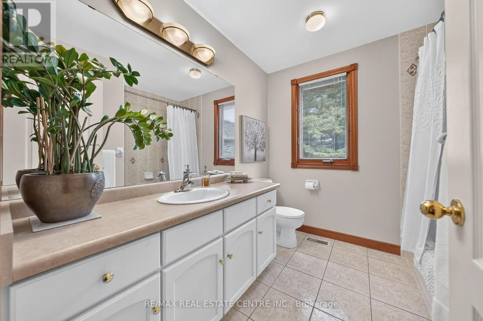 52 ARCHWOOD CRESCENT