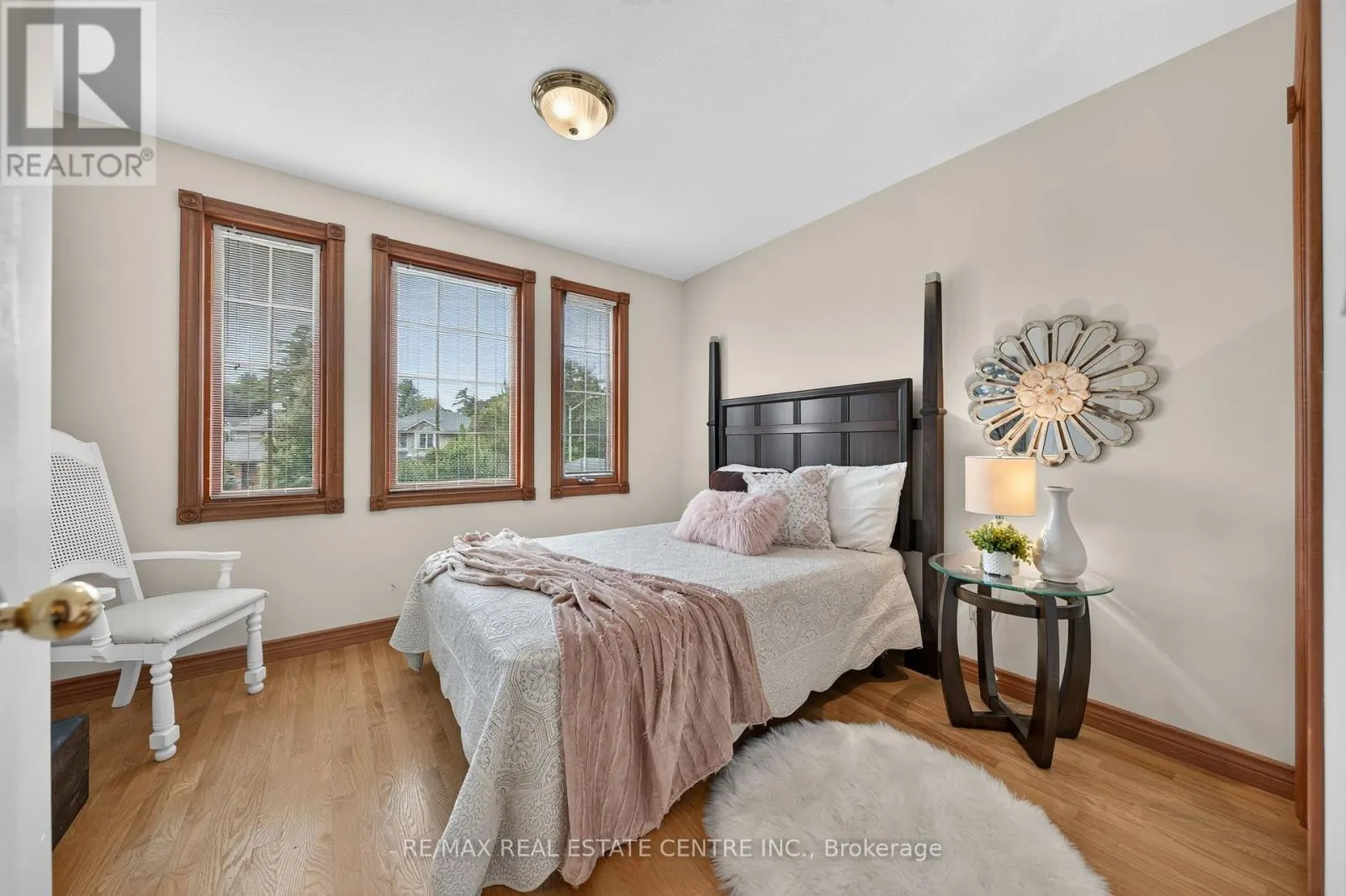 52 ARCHWOOD CRESCENT
