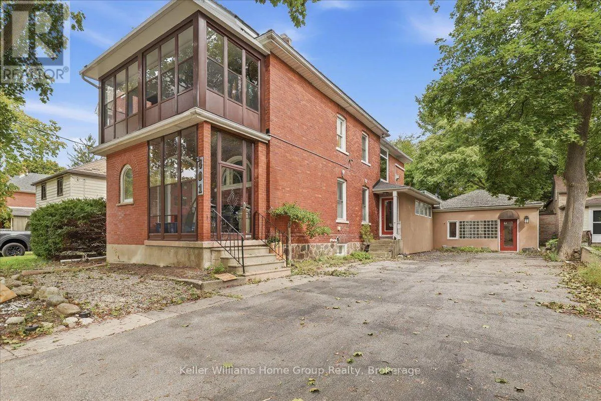 401 LAUREL STREET