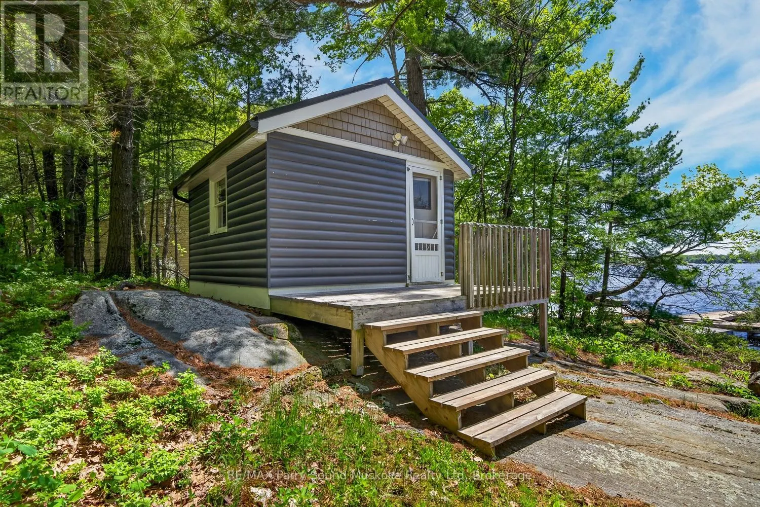 32 A11 ISLAND