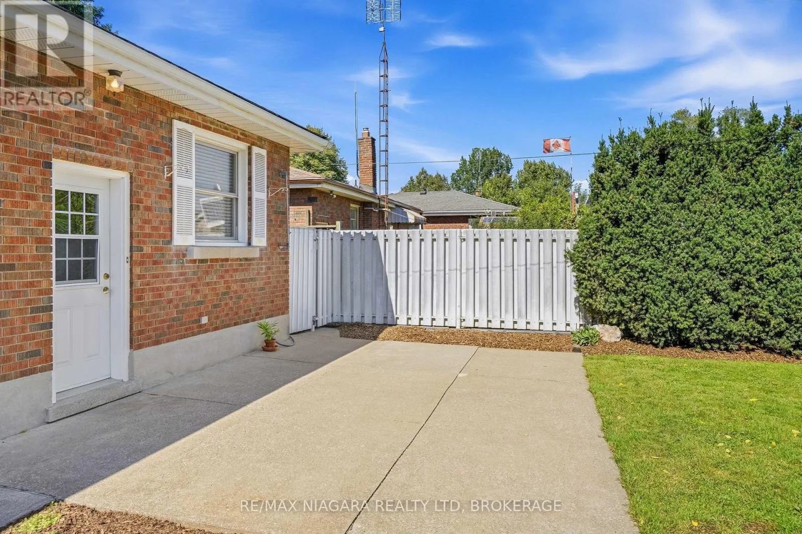 7771 WILSON CRESCENT