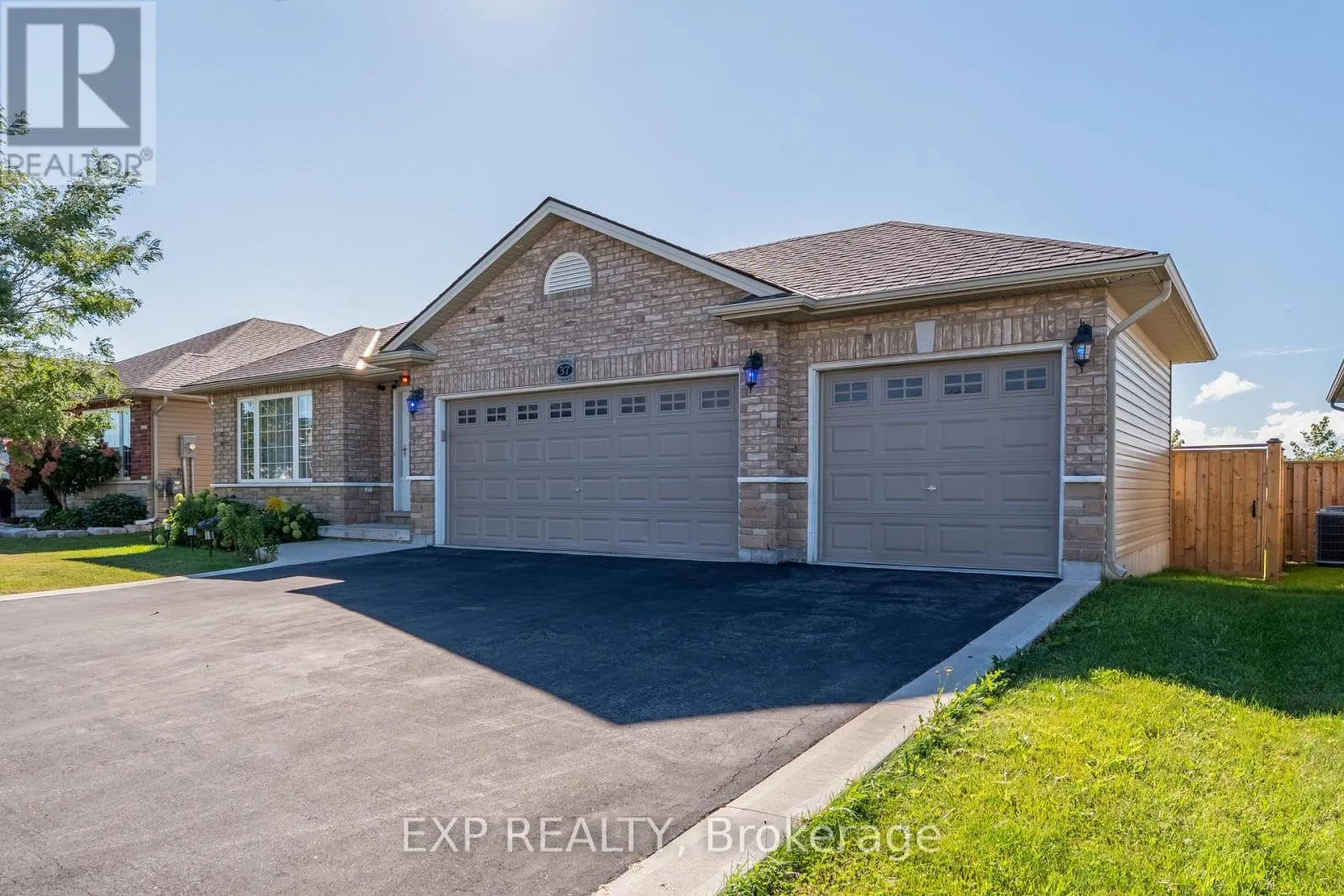 37 HELEN DRIVE E