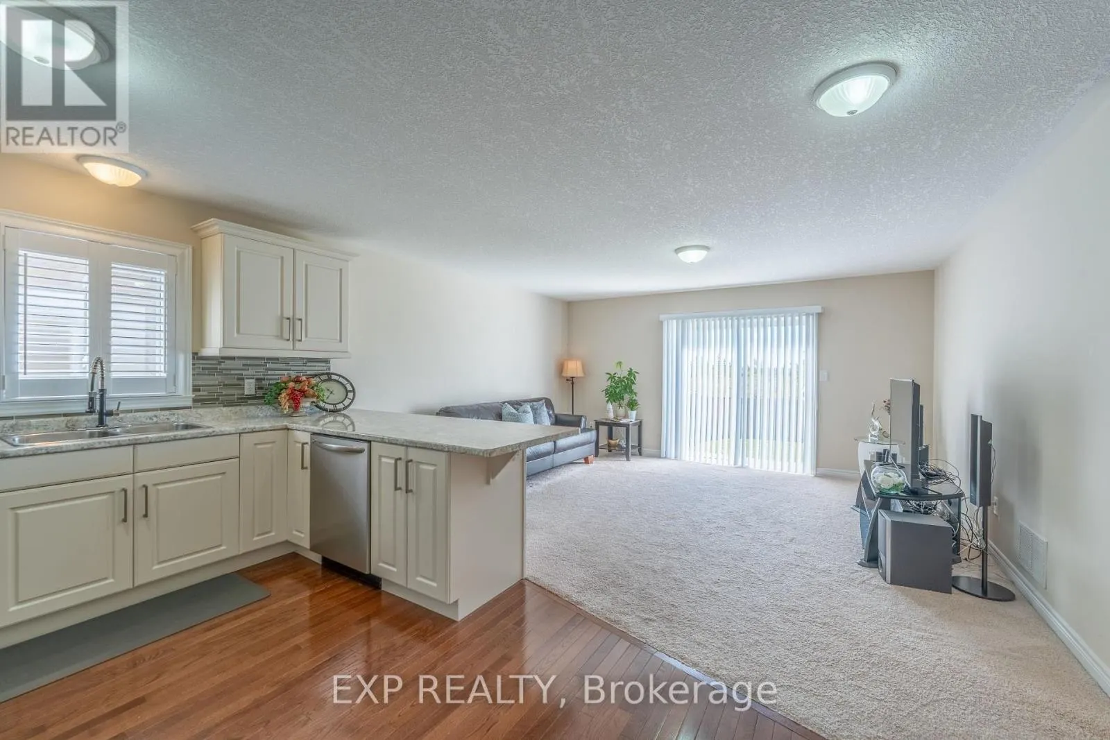 37 HELEN DRIVE E