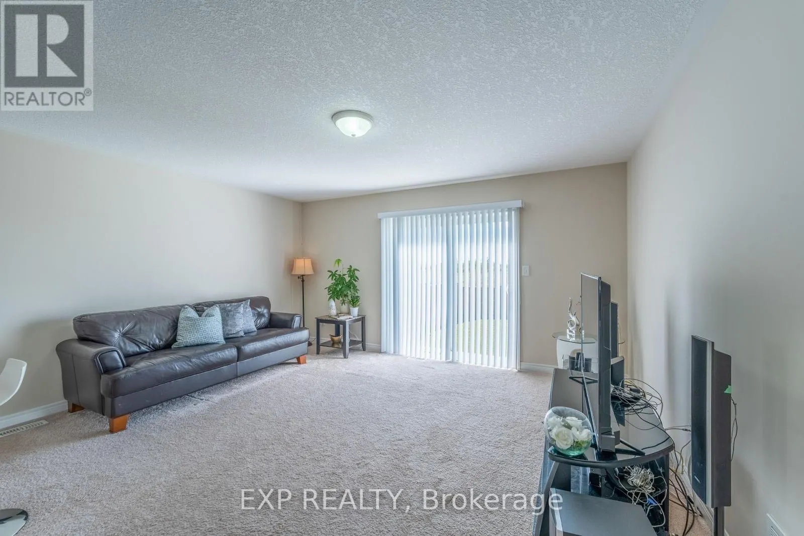 37 HELEN DRIVE E