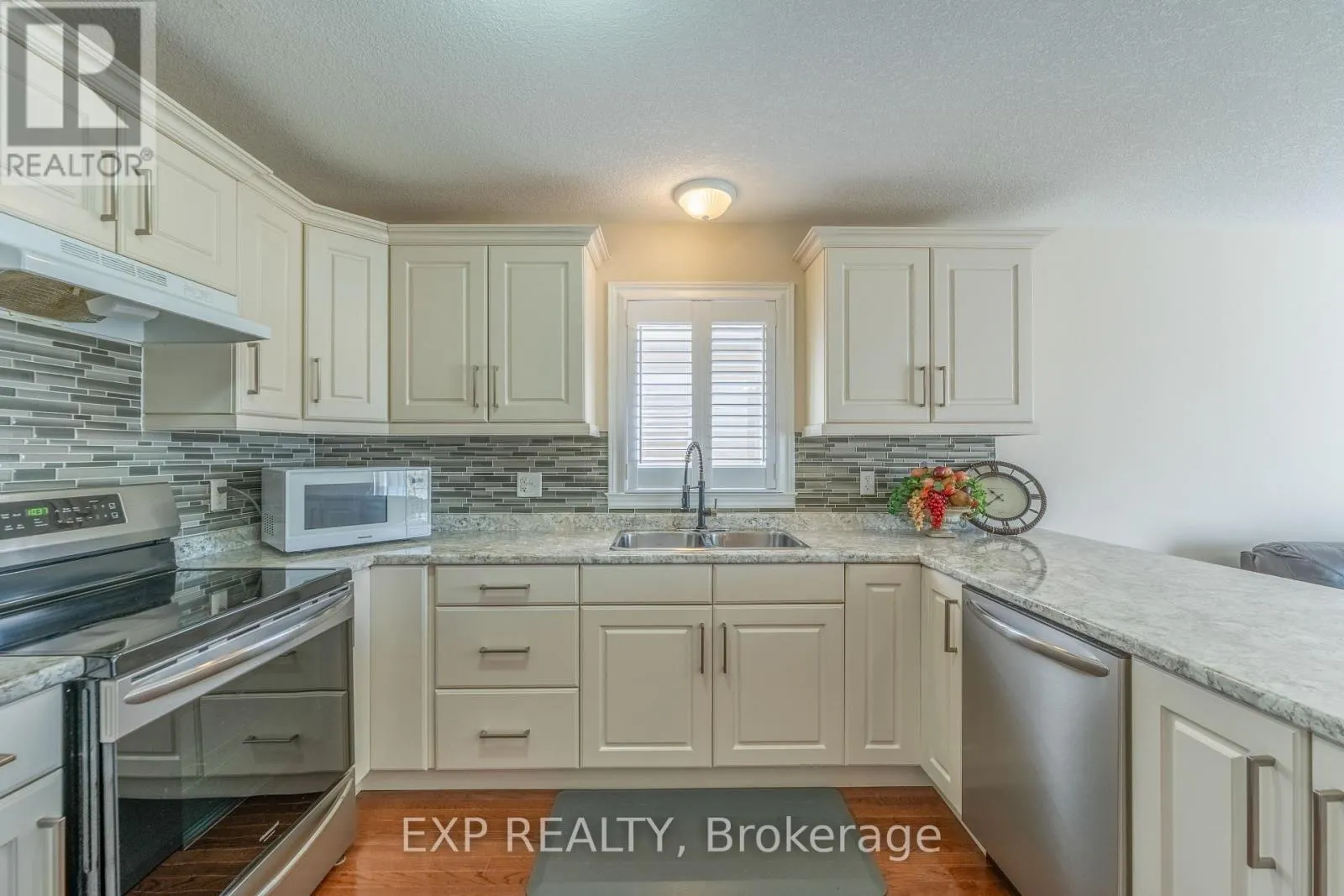 37 HELEN DRIVE E