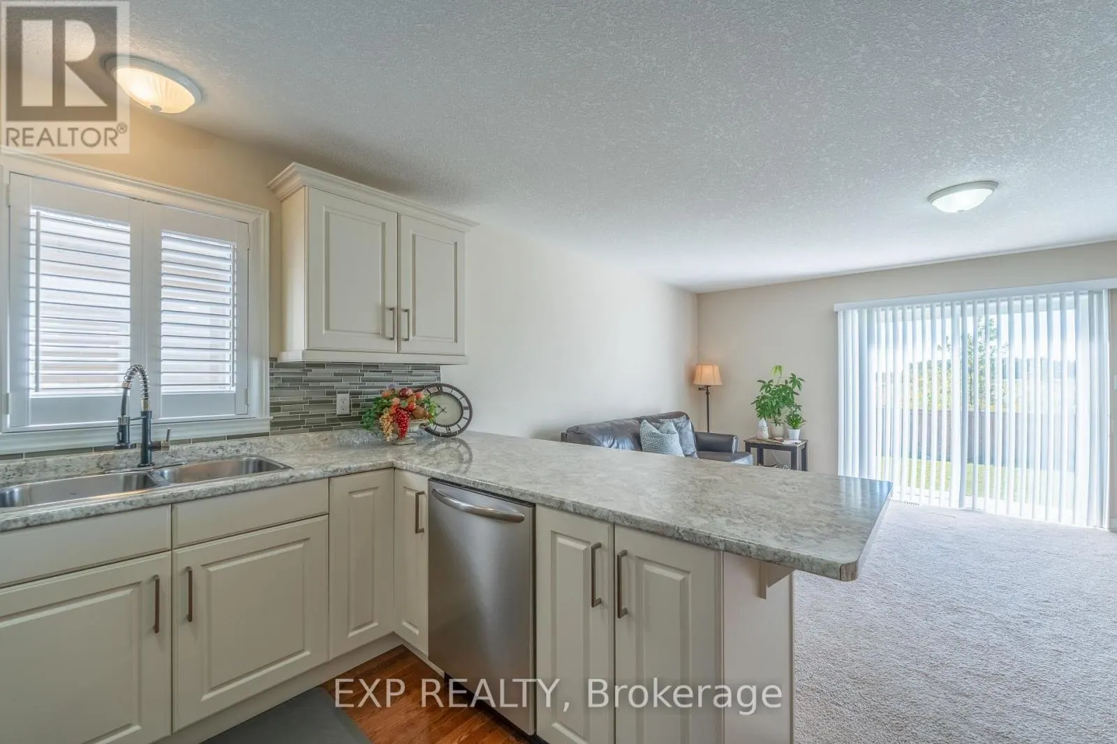 37 HELEN DRIVE E