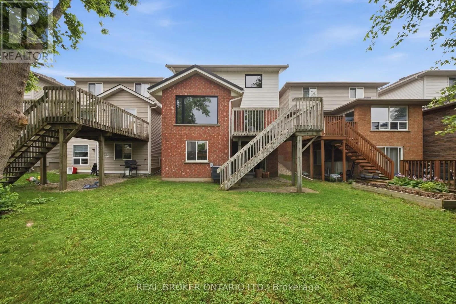 19 BOULDER CRESCENT