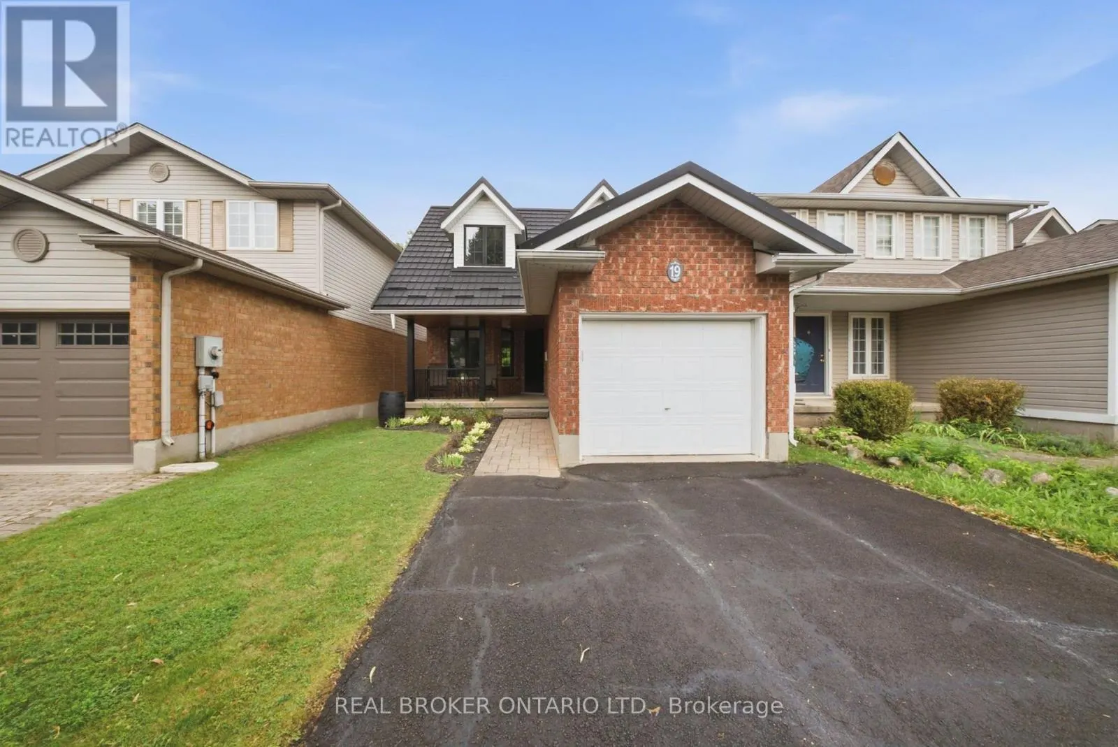 19 BOULDER CRESCENT