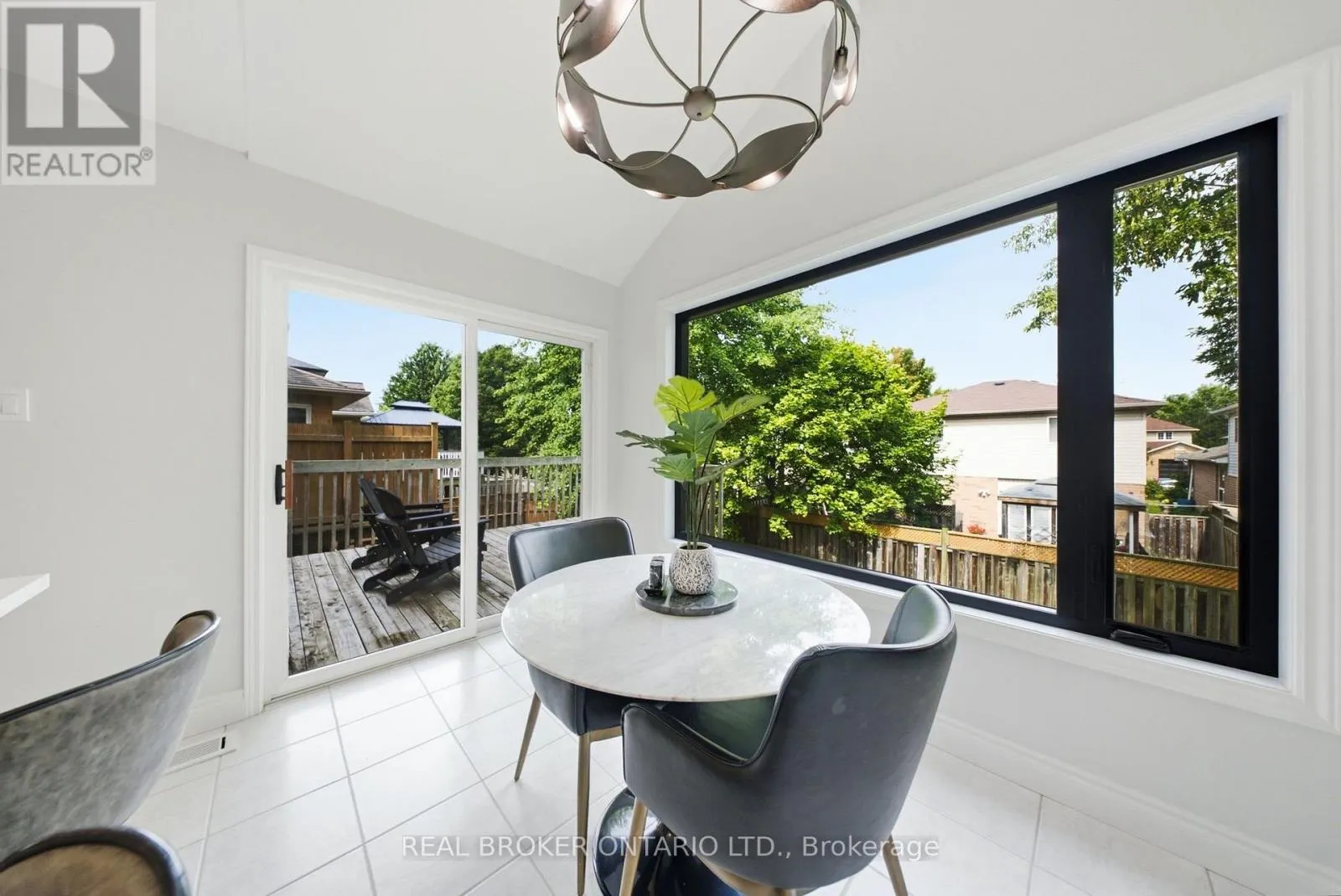 19 BOULDER CRESCENT