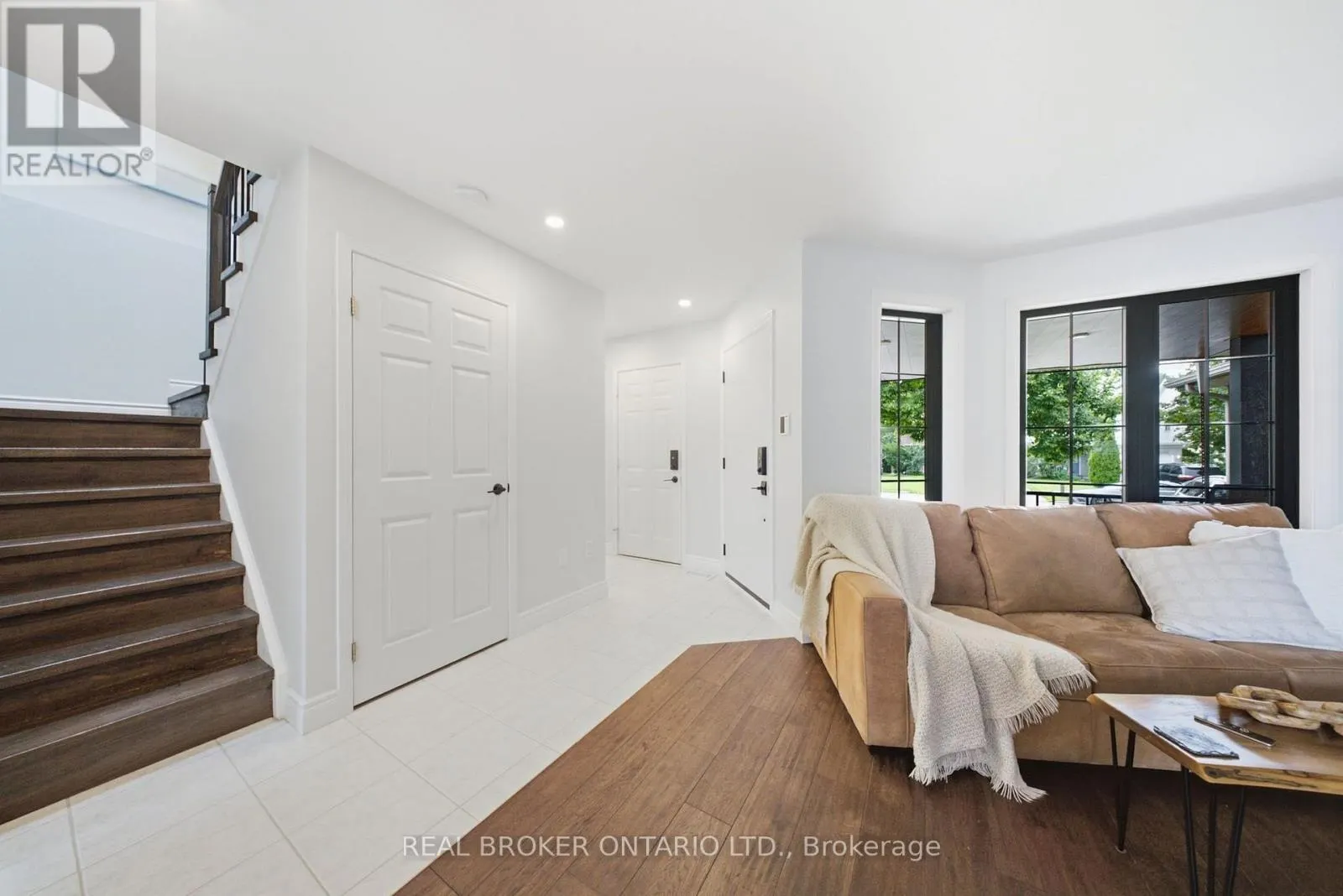 19 BOULDER CRESCENT