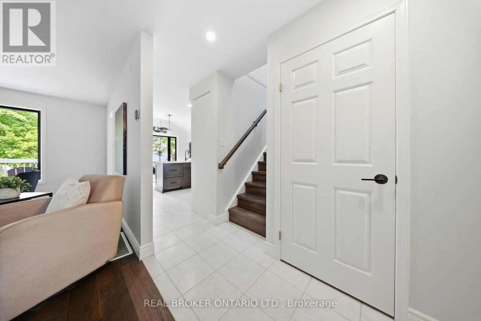 19 BOULDER CRESCENT