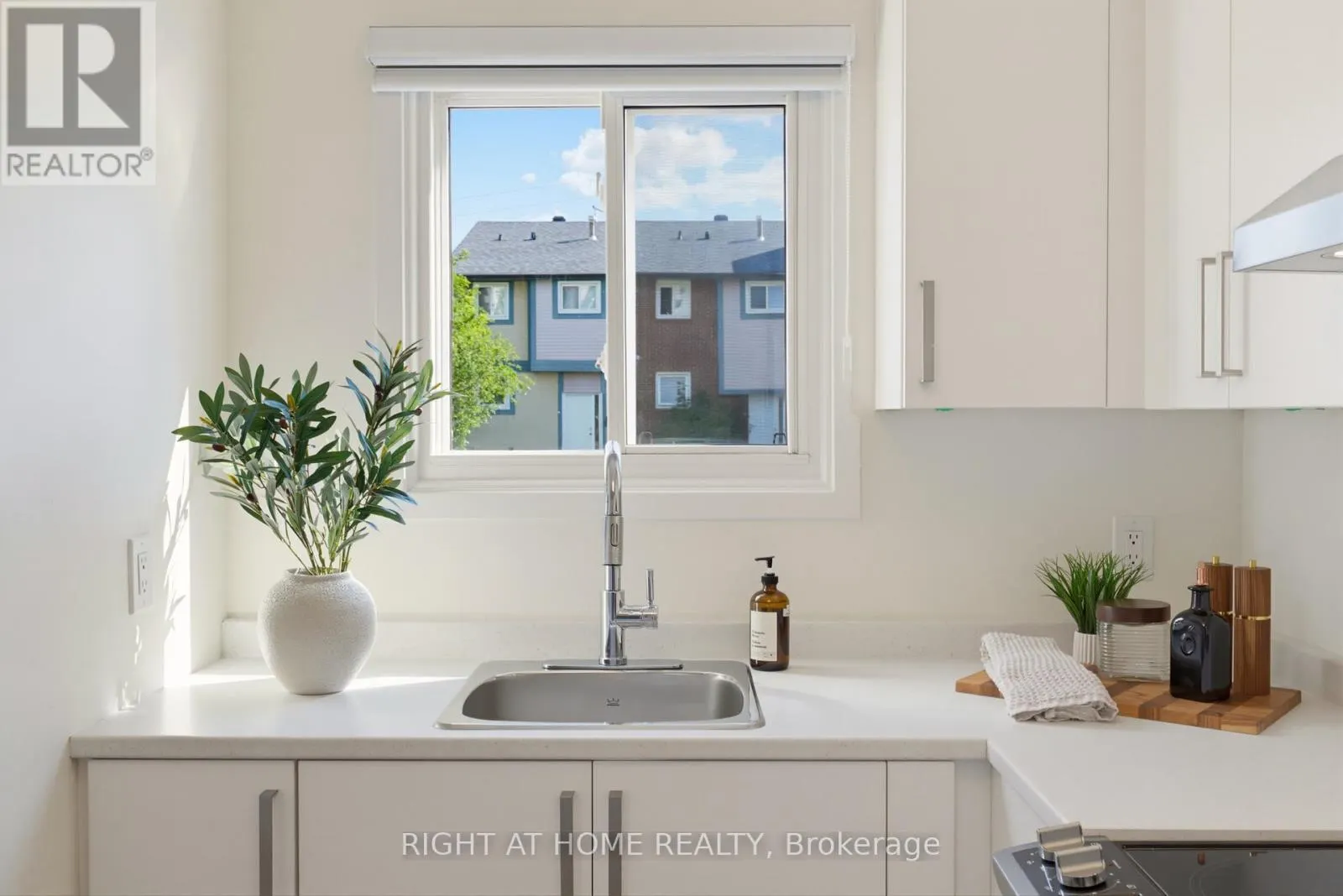 86 - 3400 PAUL ANKA DRIVE