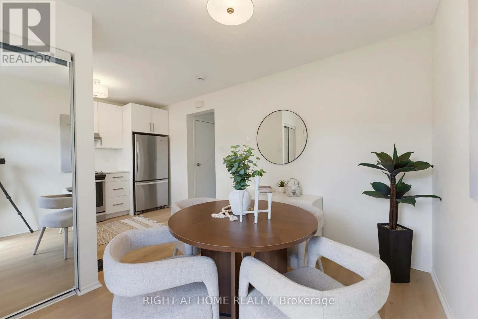 86 - 3400 PAUL ANKA DRIVE