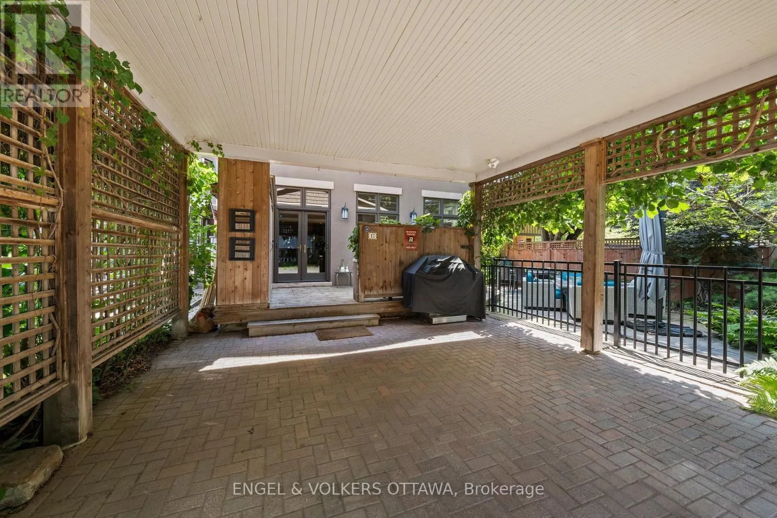 17 OAKLAND AVENUE