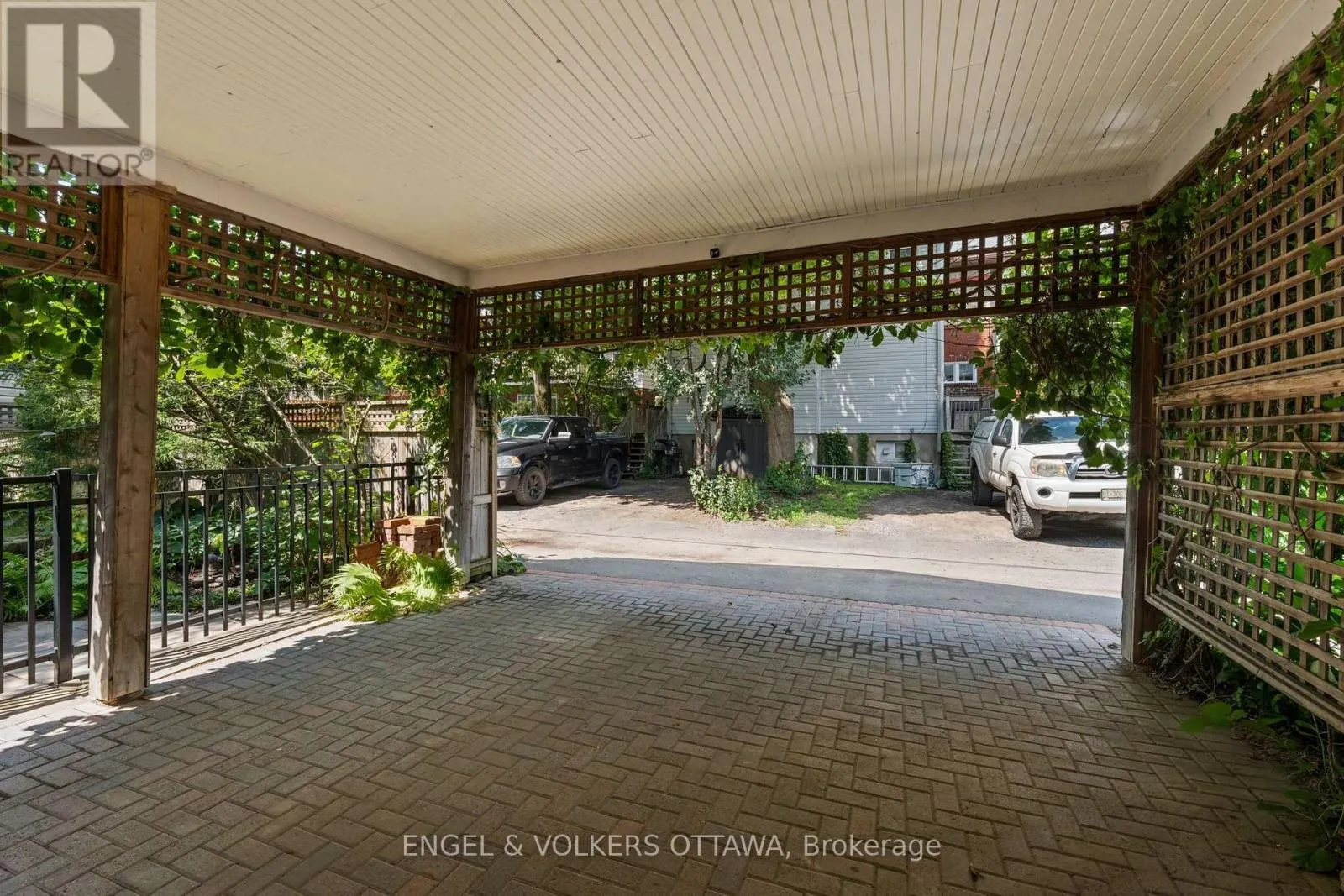 17 OAKLAND AVENUE