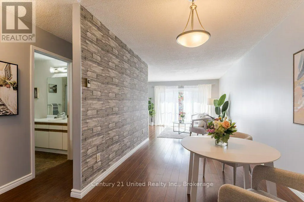 302 - 136 WARE STREET #302