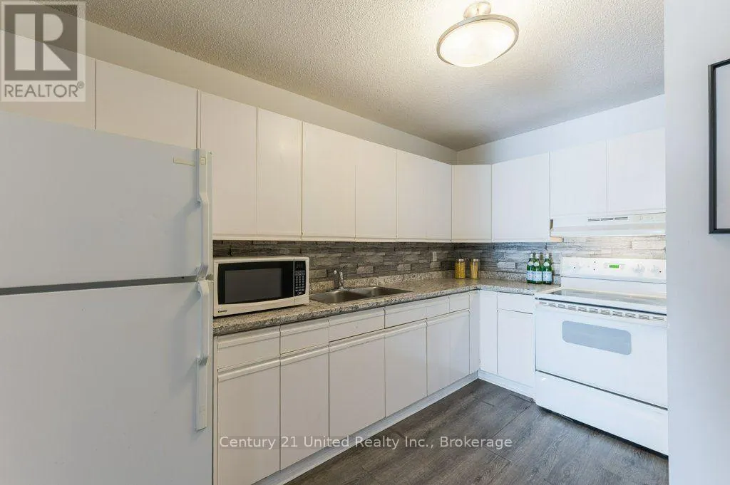 302 - 136 WARE STREET #302