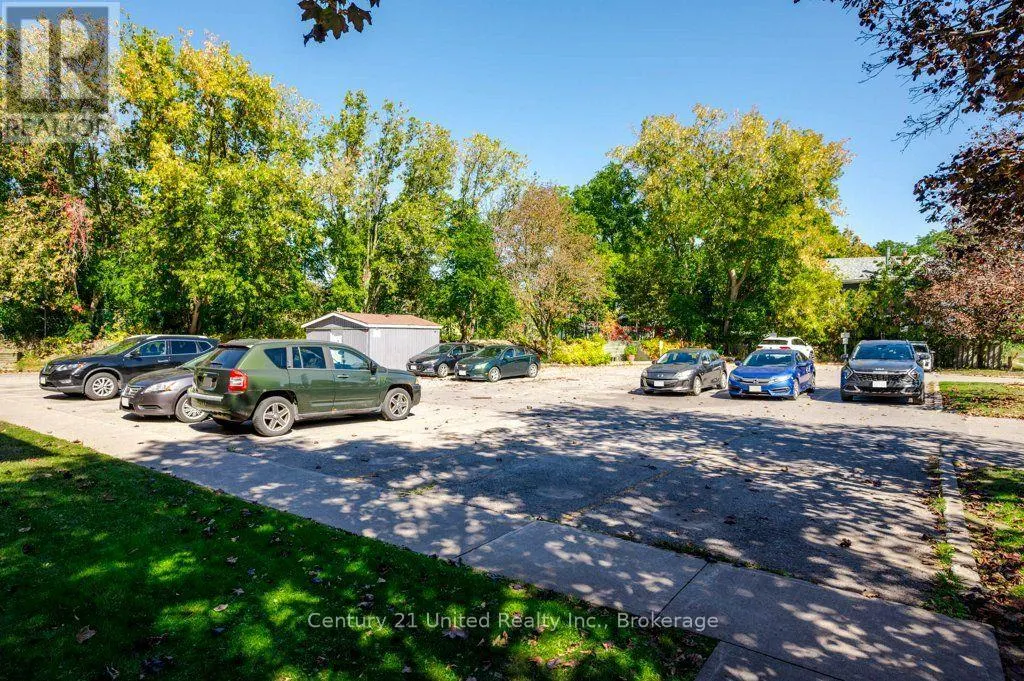 302 - 136 WARE STREET #302