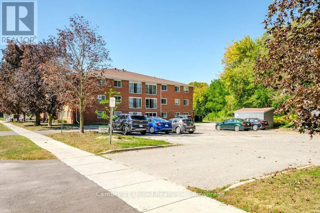 302 - 136 WARE STREET #302