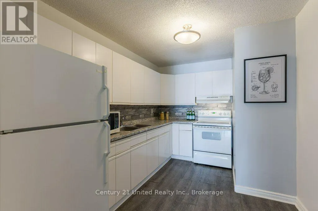 302 - 136 WARE STREET #302