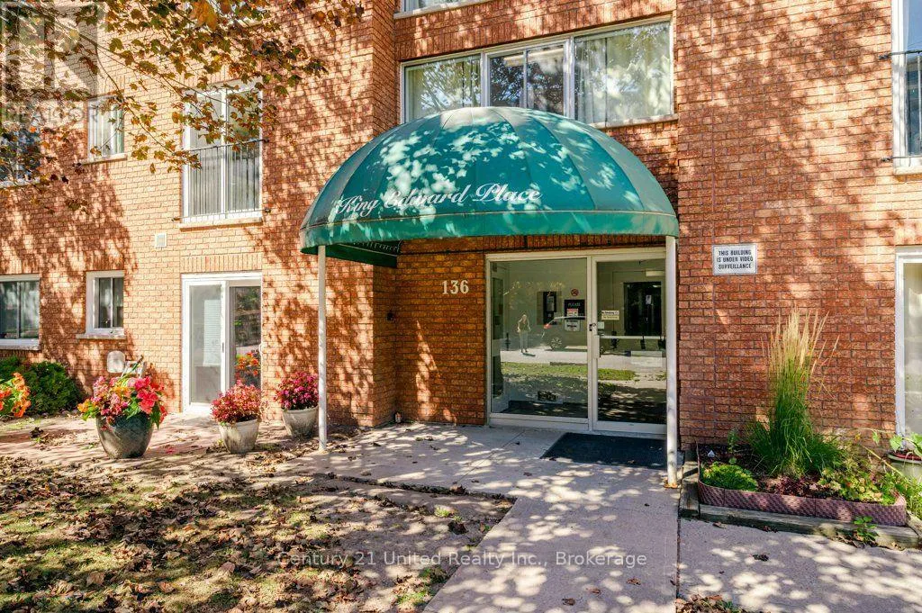 302 - 136 WARE STREET #302