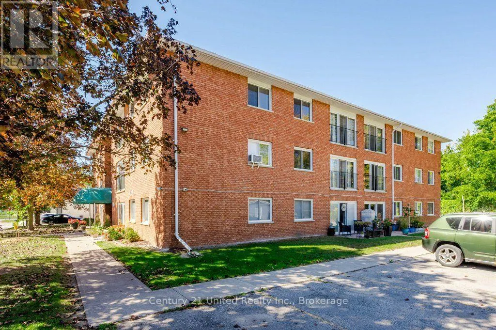302 - 136 WARE STREET #302