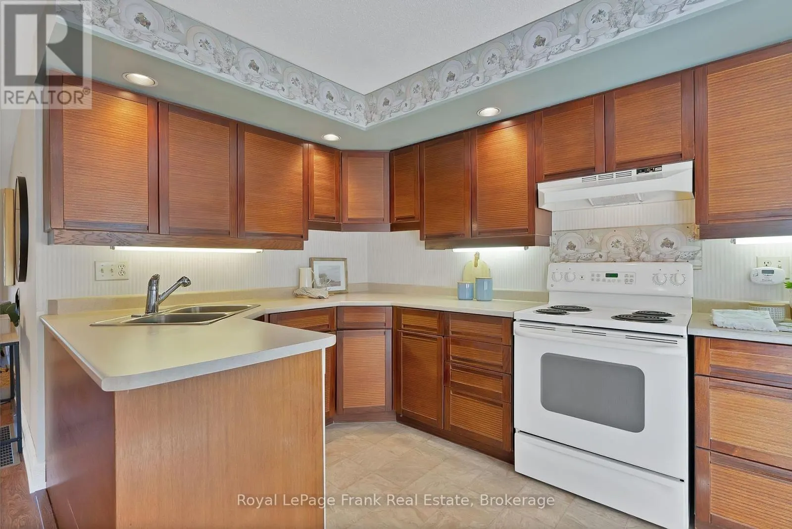 301 - 1 SHERWOOD STREET #301