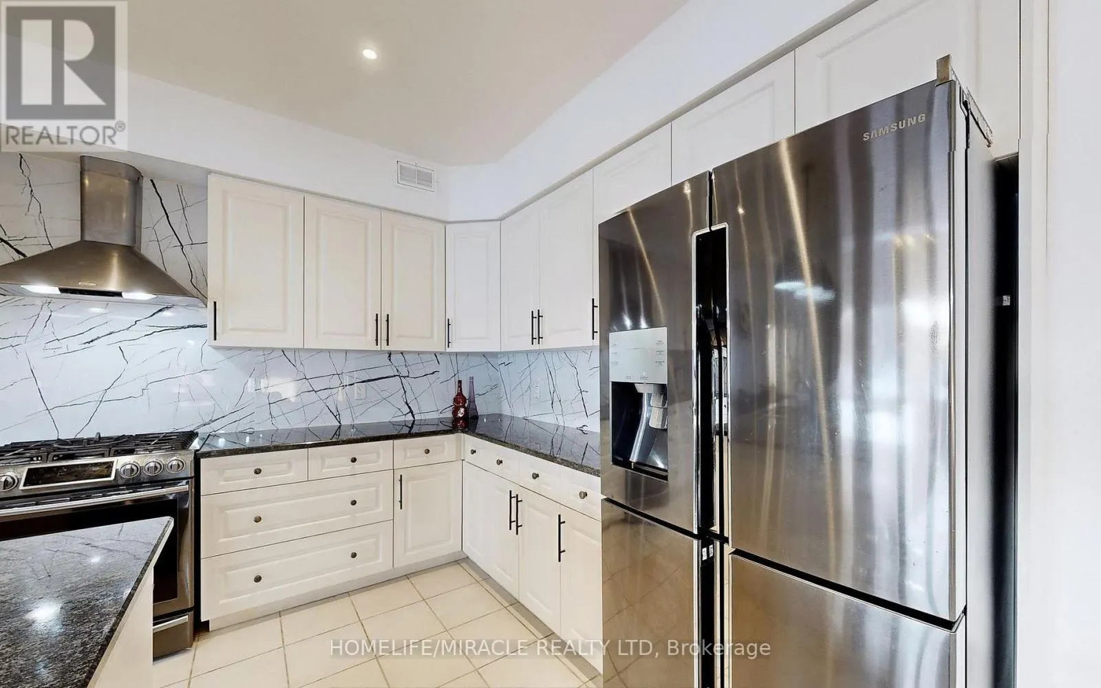 3 - 39 KAY CRESCENT