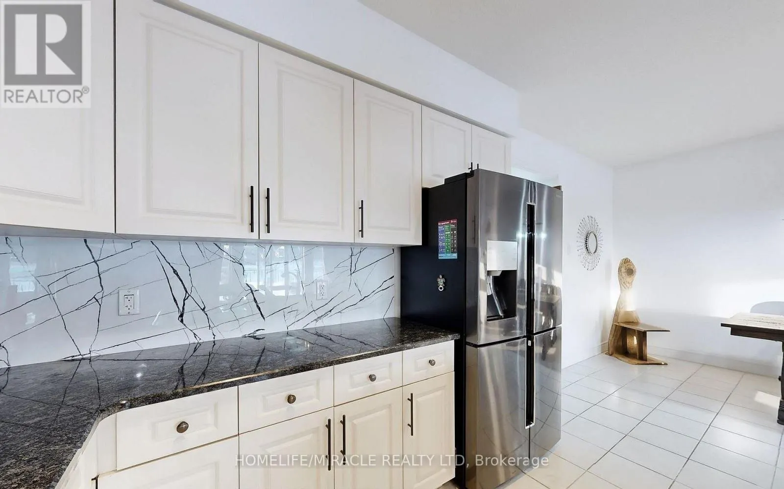 3 - 39 KAY CRESCENT