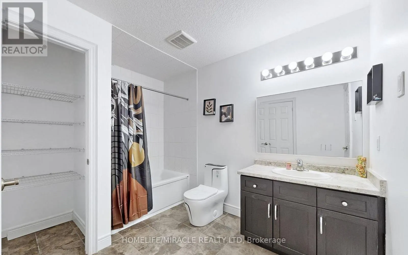 3 - 39 KAY CRESCENT
