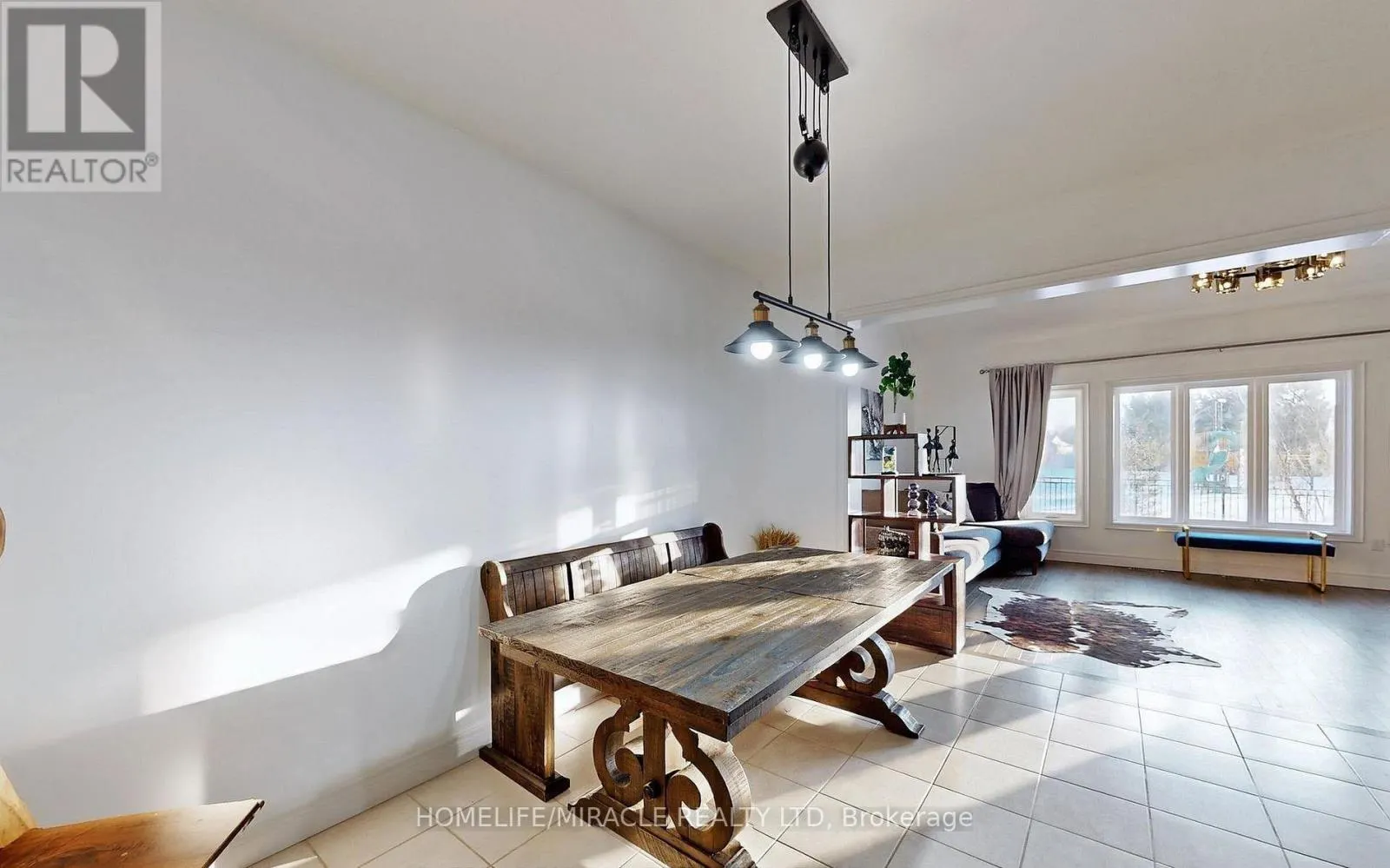 3 - 39 KAY CRESCENT