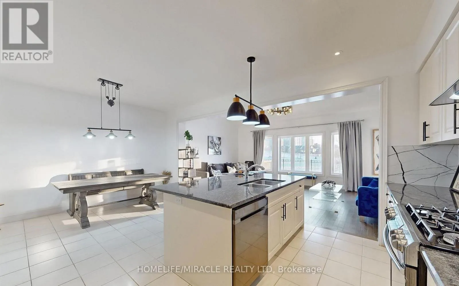 3 - 39 KAY CRESCENT