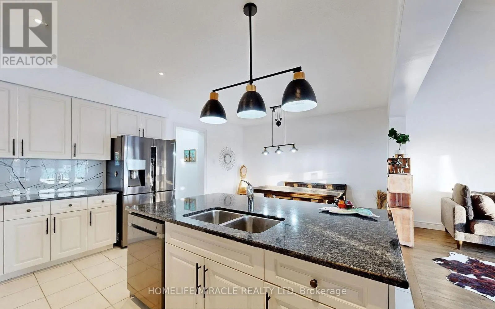 3 - 39 KAY CRESCENT