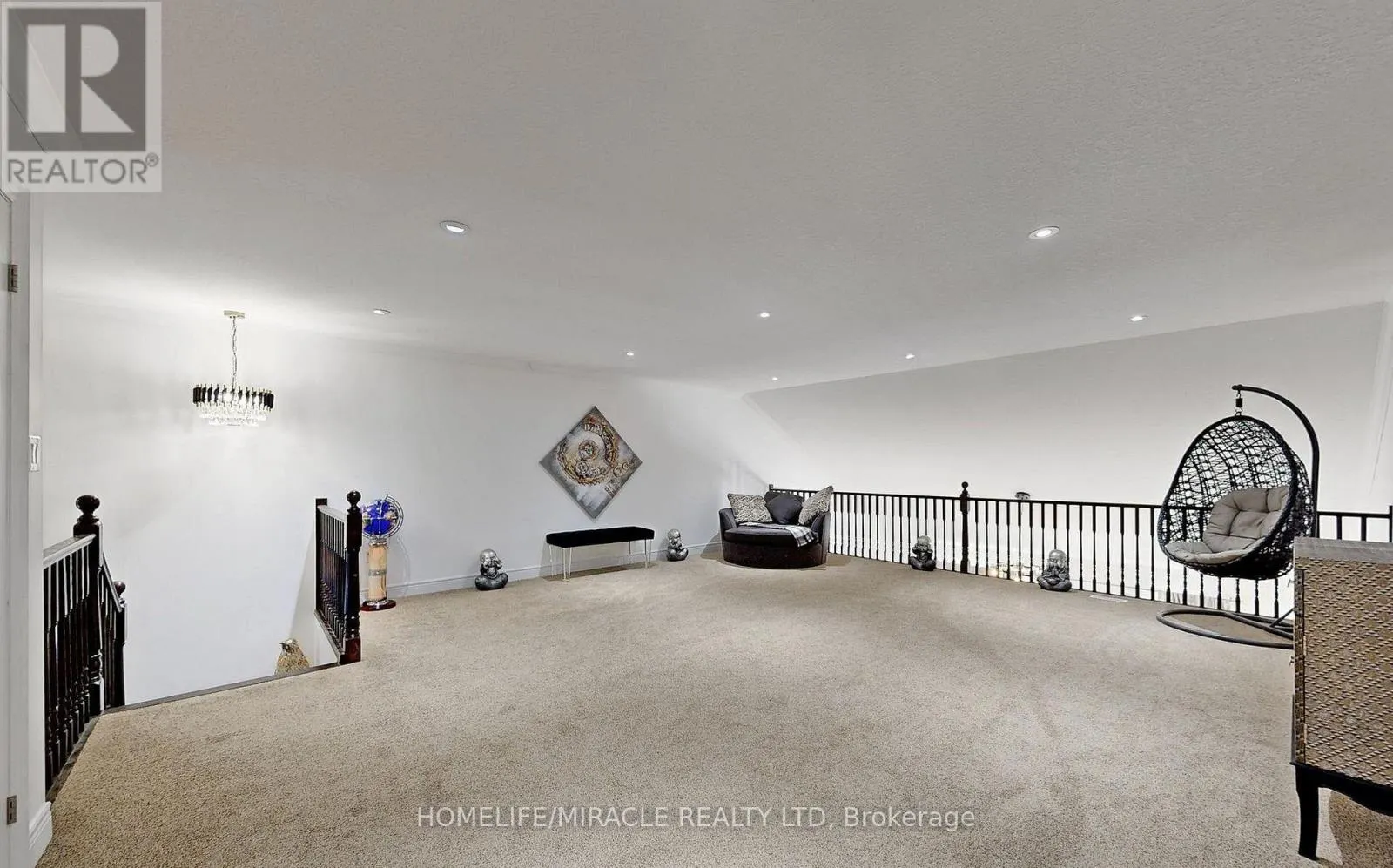 3 - 39 KAY CRESCENT
