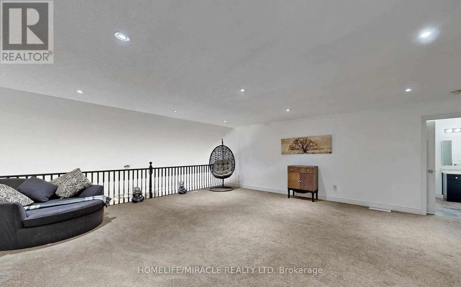 3 - 39 KAY CRESCENT